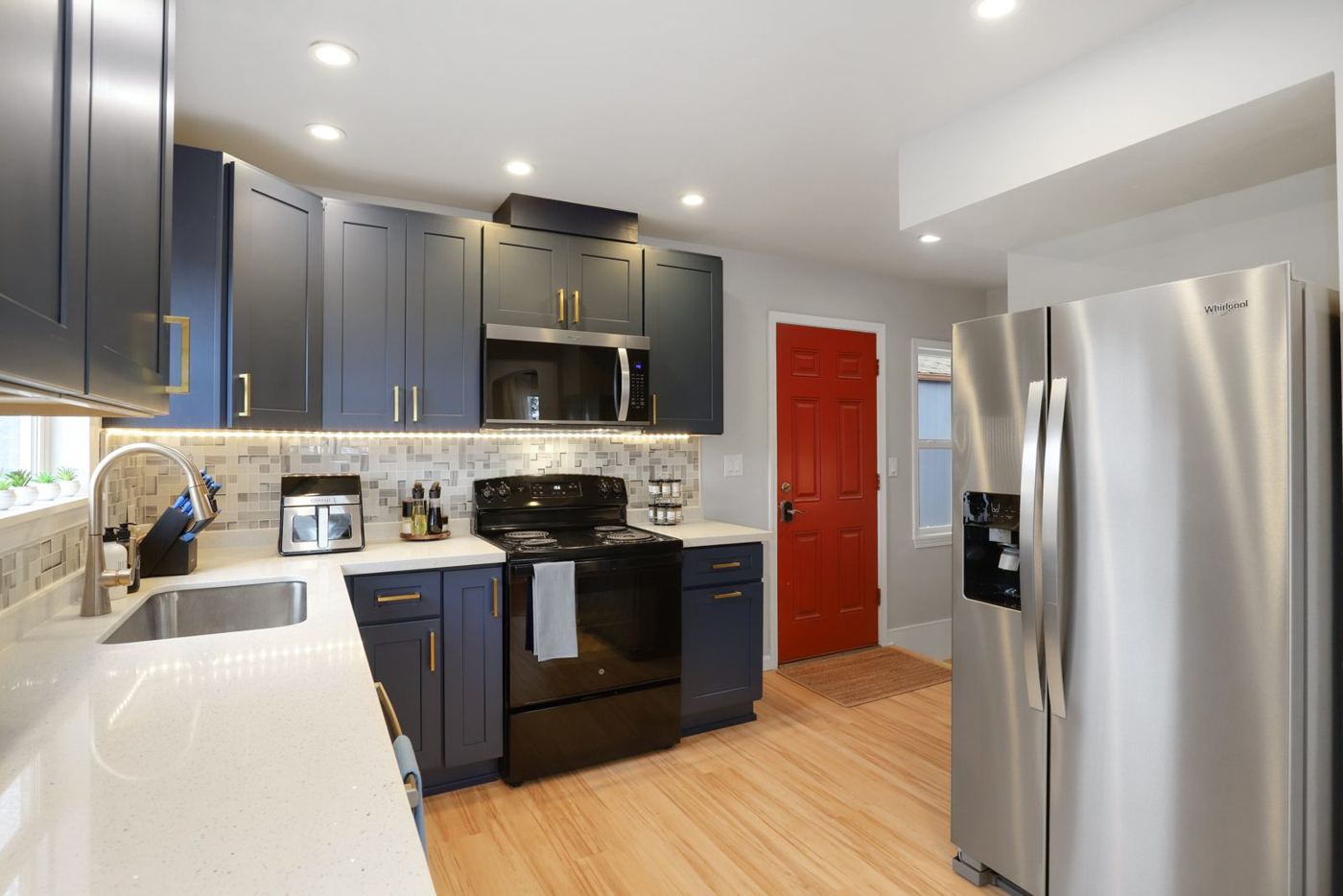 Bremerton Gem, Near PSNS Shipyard & Ferry, Kitchen