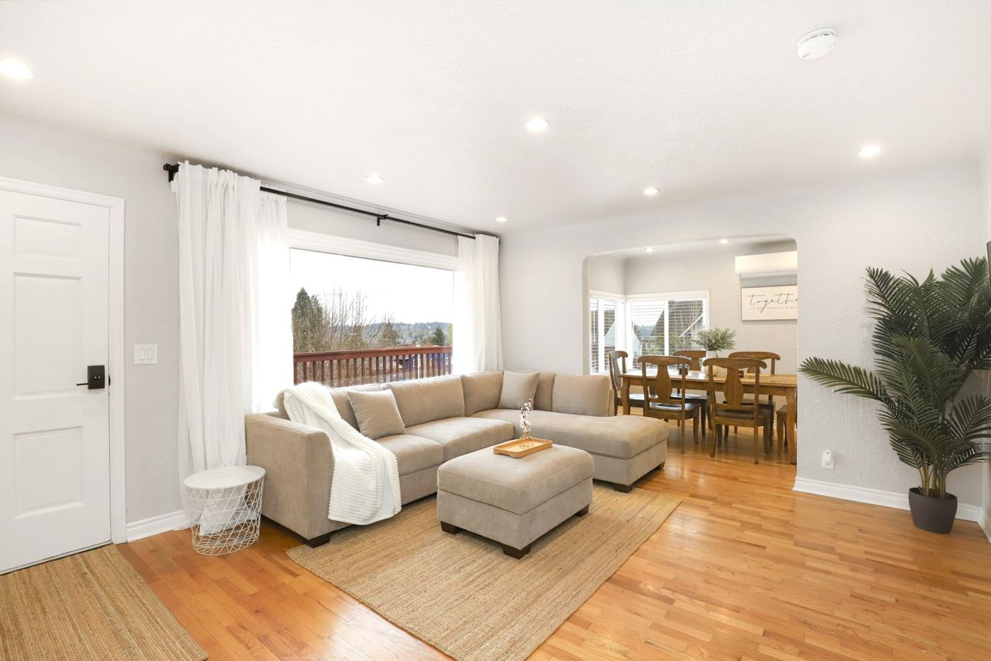Bremerton Gem, Near PSNS Shipyard & Ferry, Living room