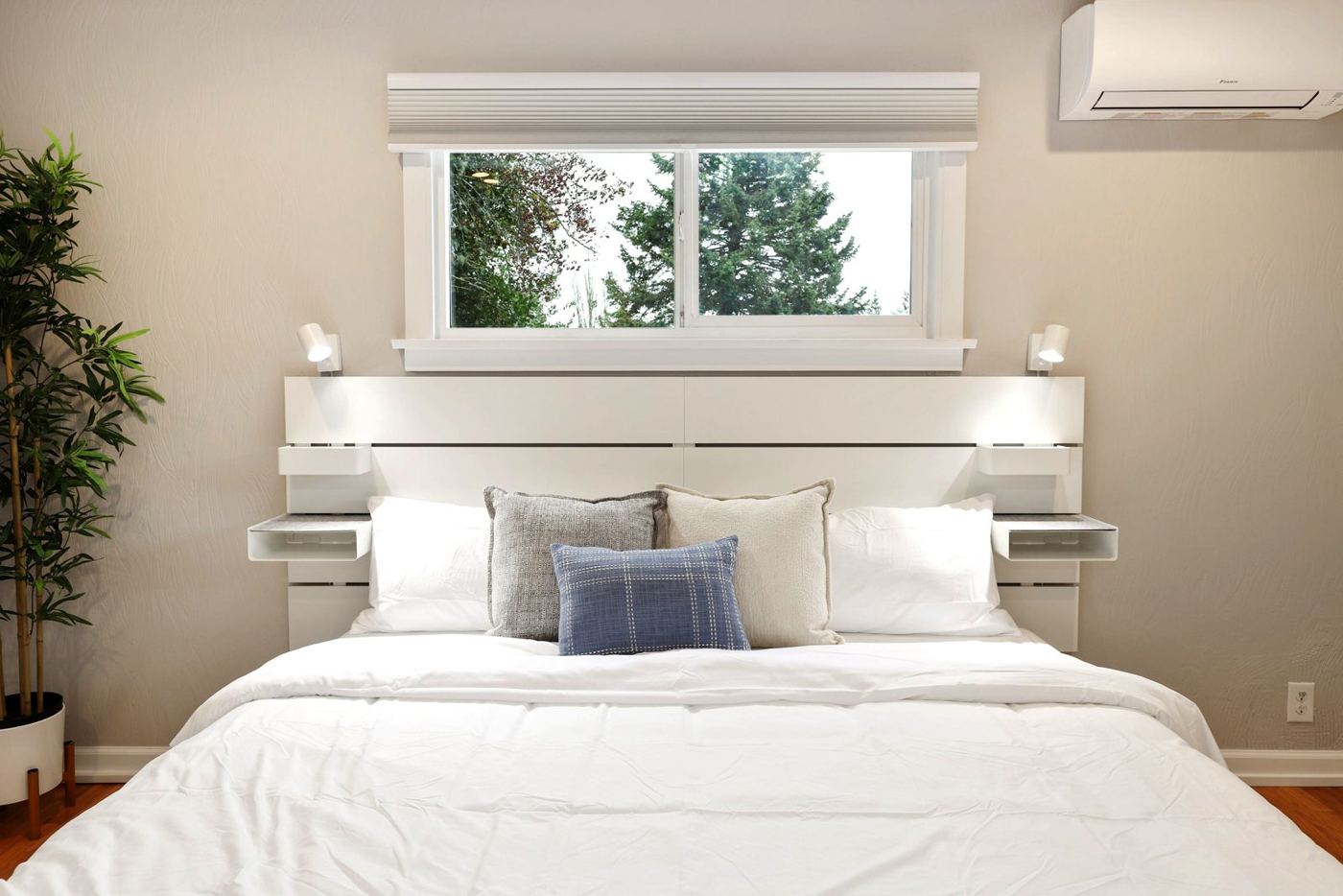Bremerton Gem, Near PSNS Shipyard & Ferry, Master bedroom