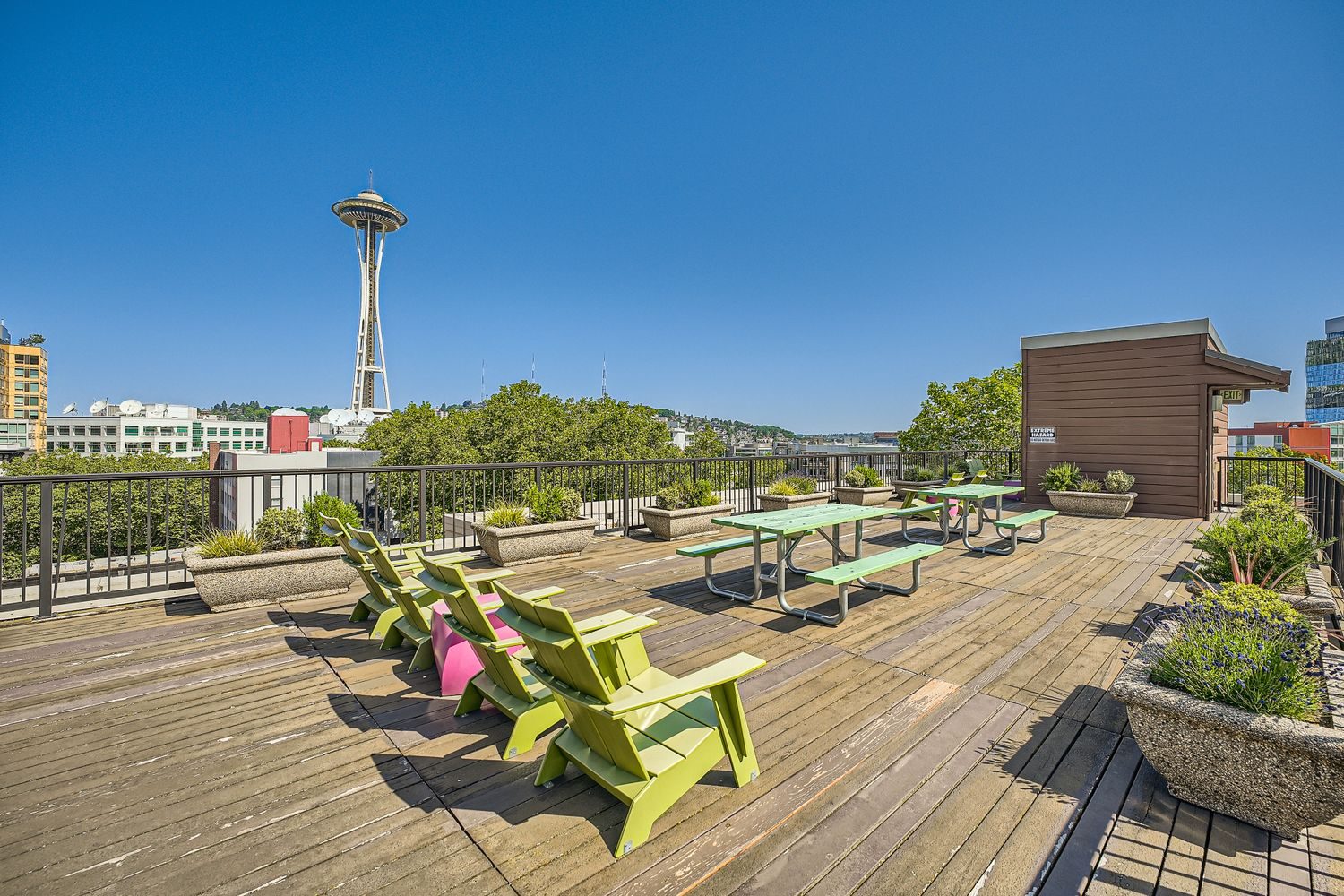 Downtown Seattle Cozy Condo w/ Free Parking, Rooftop & views