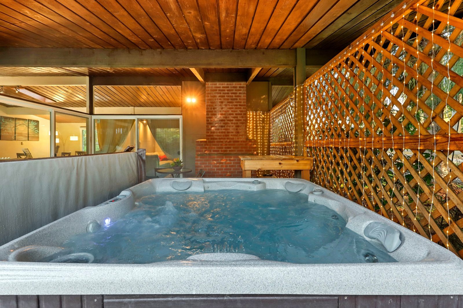 Silverdale Hot Tub Retreat, Hot tub & patio