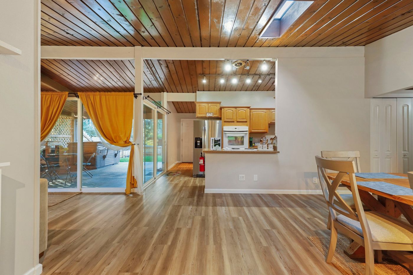 Silverdale Hot Tub Retreat, Kitchen